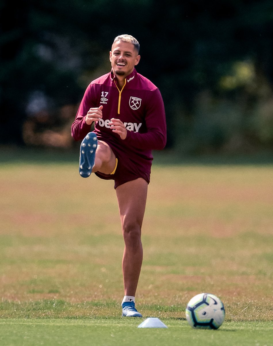 Javier Hernández tras un entrenamiento del West Ham (Twitter @CH14_)