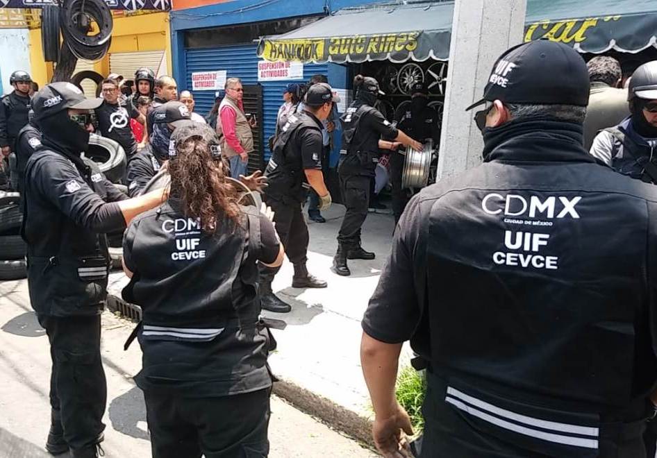 La SSP, junto con el Invea, realizó un operativo en negocios de venta de autopartes en  la colonia Doctores. (Jorge Becerril)