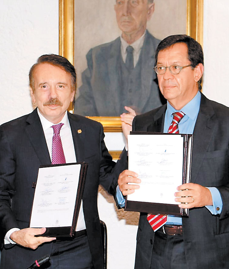 El director del IPN, Mario Alberto Rodríguez, y el titular del Trabajo. (Especial)