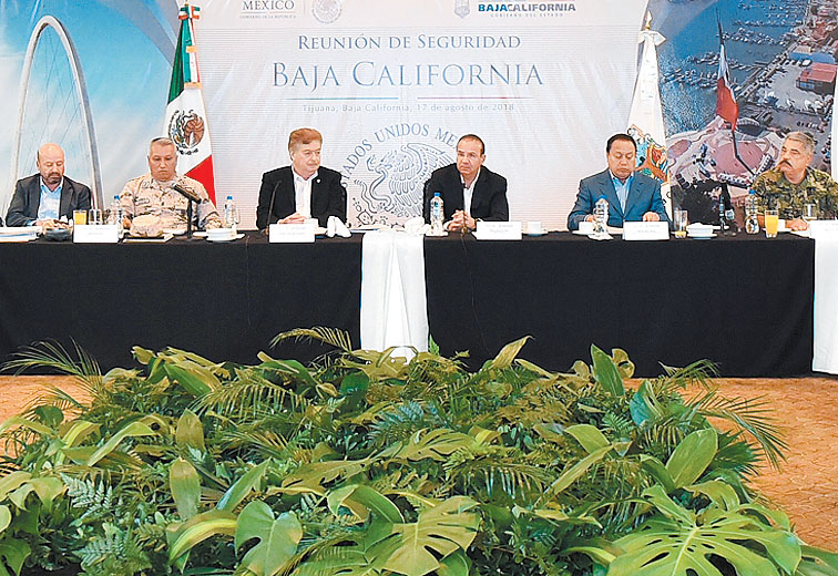 Francisco Vega y Alfonso Navarrete (centro) encabezaron el encuentro. (Especial)