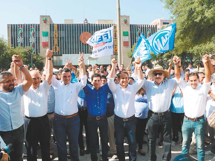 La manifestación se desarrolló en el Palacio Municipal de Monterrey.