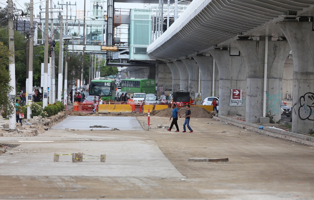 Durante el periodo vacacional se cerraron tramos de la Avenida Ávila Camacho por obras. (Nacho Reyes)