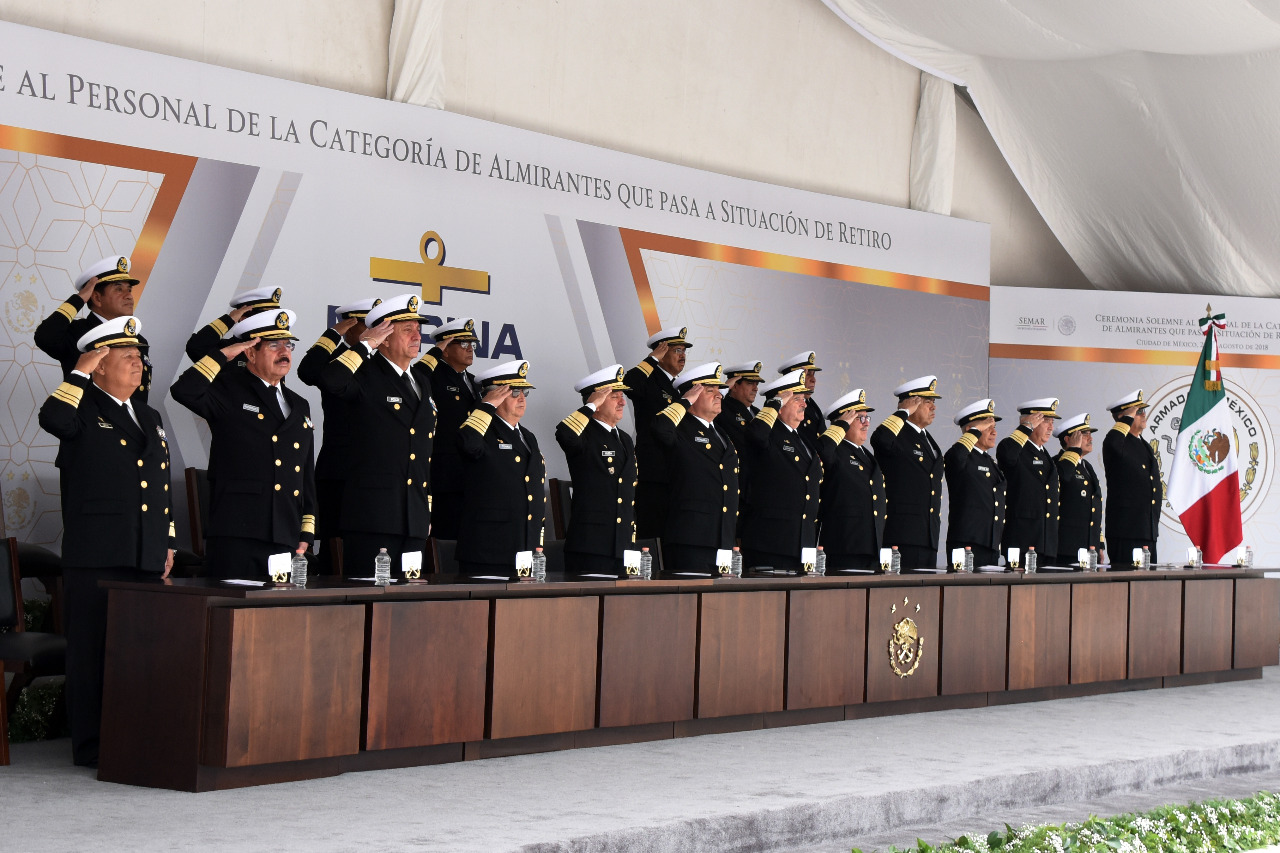 Los almirantes recibieron reconocimientos por sus respectivos años de servicio y sus carreras dentro de la Armada de México.