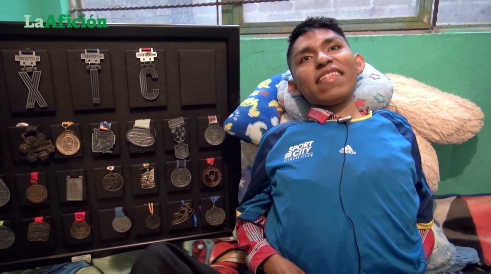 César Alejandro busca completar todas las medallas del Maratón CDMX (La Afición)