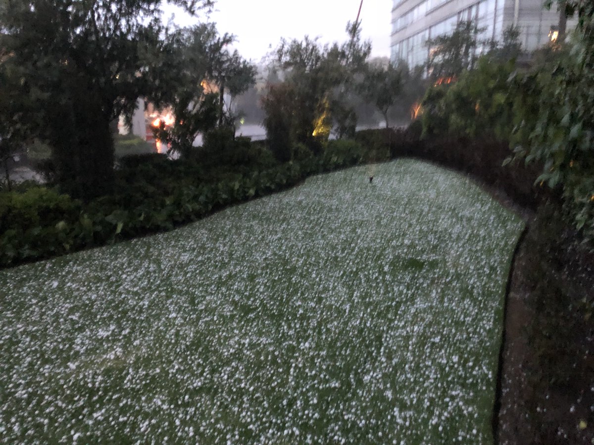 El granizo en Cuajimalpa (Twitter: @carlosud)