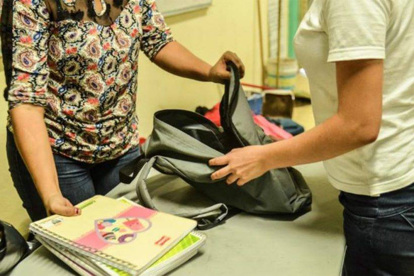 'Operativos mochila' en escuelas.