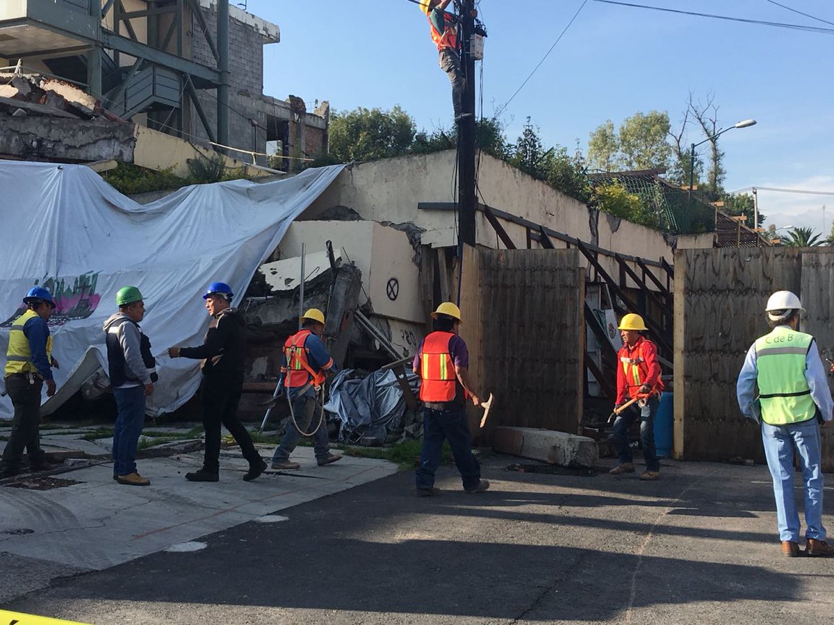 La remoción de escombros de la escuela será segmentada y los familiares estarán presentes en las diligencias. (@SOBSECDMX)