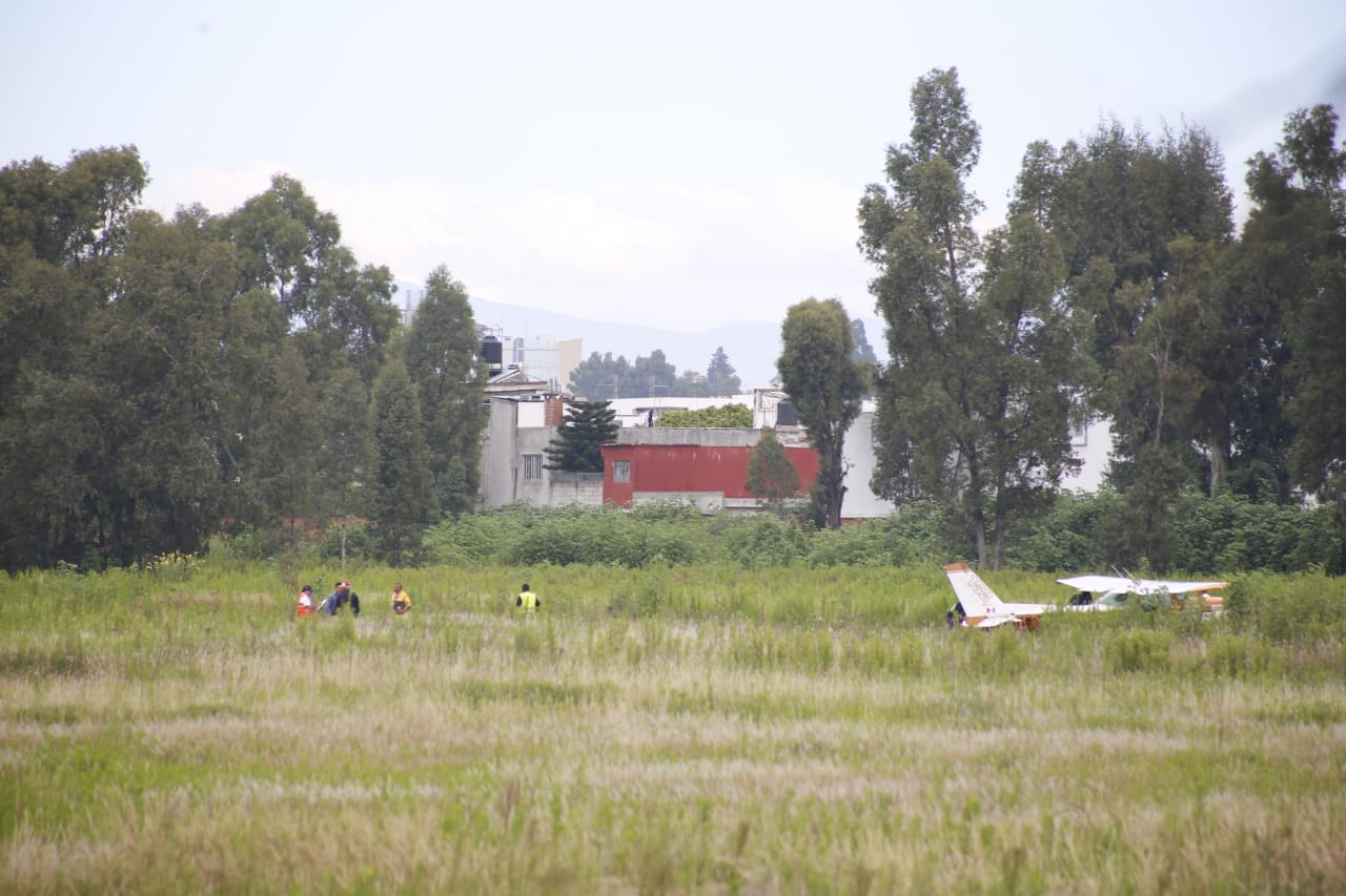 Avioneta aterriza de emergencia (Andrés Lobato)