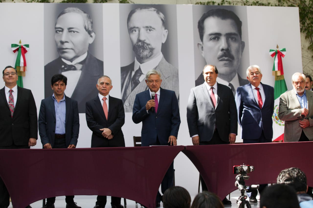 López Obrador presentó al grupo de asesores que lo acompañarán en Presidencia. (Omar Franco)