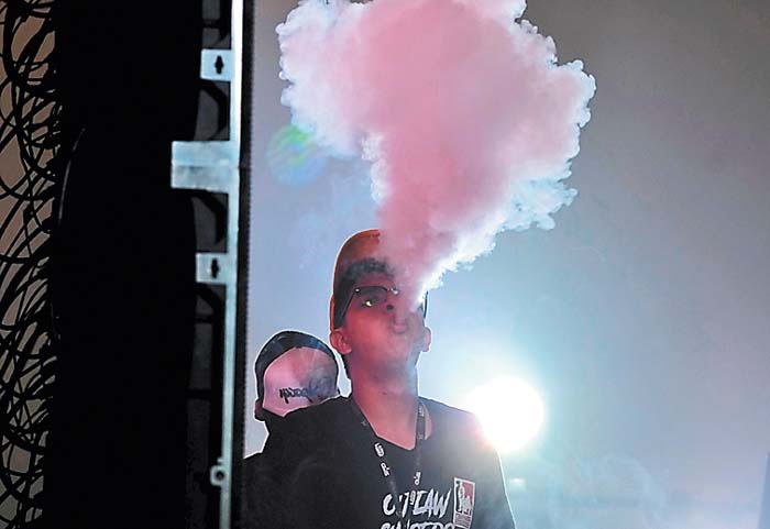 Los vapeadores tienen tres compuestos que pueden causar cáncer.