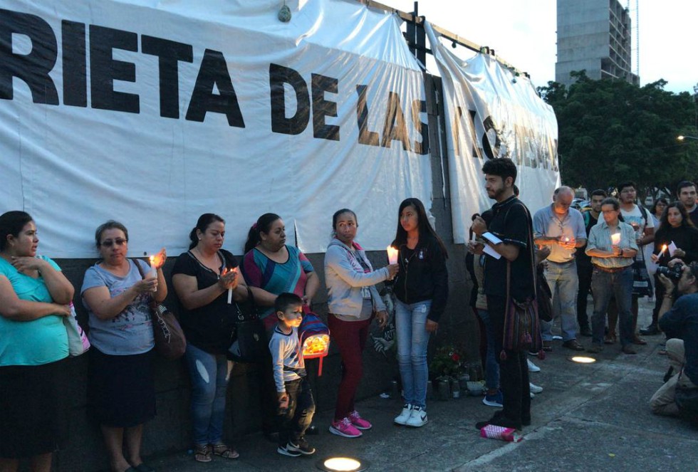 La manifestación se realiza en completo silencio. (Jorge Martínez)