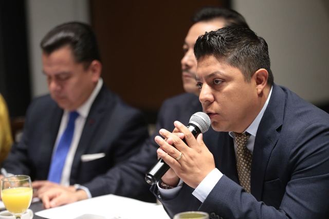 Manuel Granados, Héctor Serrano y Ricardo Gallardo durante la presentación del nombramiento del último como Coordinador Parlamentario del PRD en la Cá