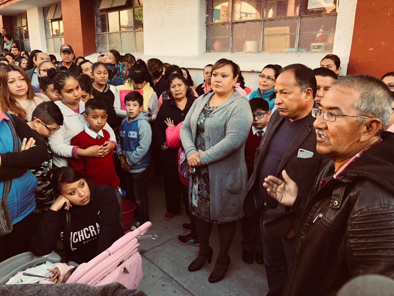 Protestan padres de familia y cierran primaria en Tepeji- Grupo Milenio