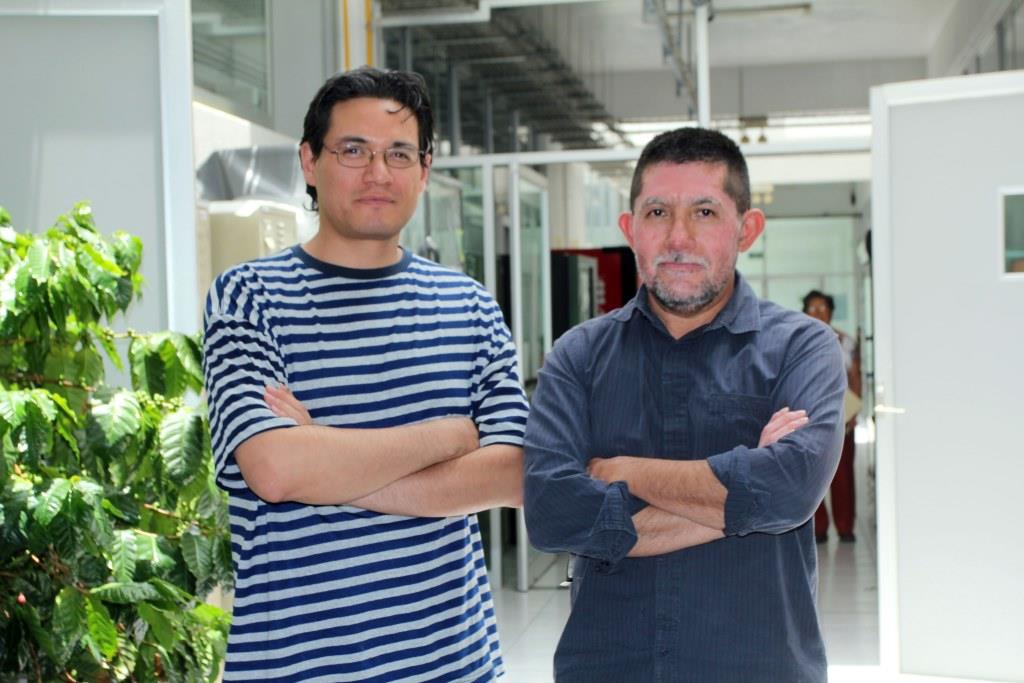 Yagul Pedraza Pérez, candidato a doctor en Ciencias Microbiológicas del ICUAP, y Luis Ernesto Fuentes Ramírez, investigador del ICUAP. (Especial)