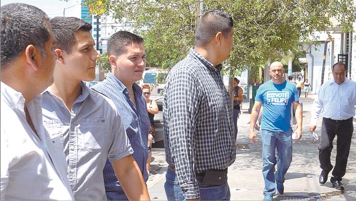 Aseguran que la Policía no les dio motivos para llevárselos.