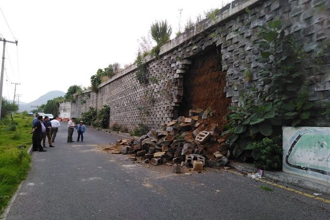 El colapso ocurrió por el temblor de magnitud 5.3 que sacudió el centro del país. (Especial)