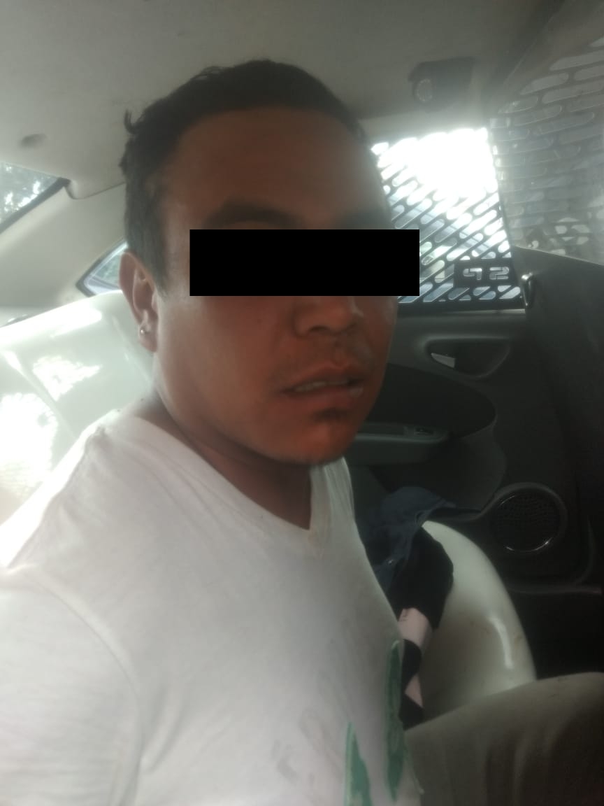 El hombre fue detenido por vecinos de Tláhuac tras despojar de sus pertenencias a una mujer.