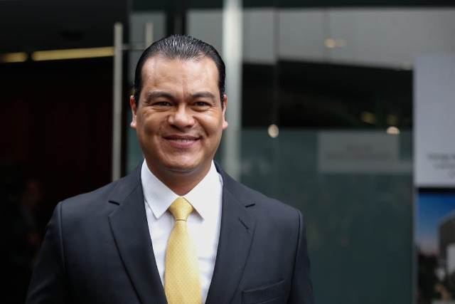 Juan Zepeda va por disminución de sueldos en el Senado/Araceli López.