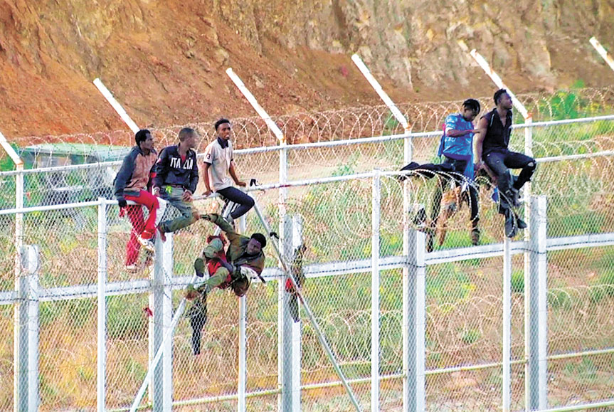 Al menos hay unas 50 mil personas que quieren cruzar desde el norte de África a territorio europeo. (Reuters)