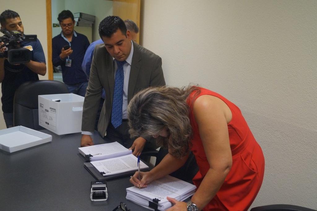 Personal de la ASE acudió a la FGE para presentar la denuncia. (Especial)