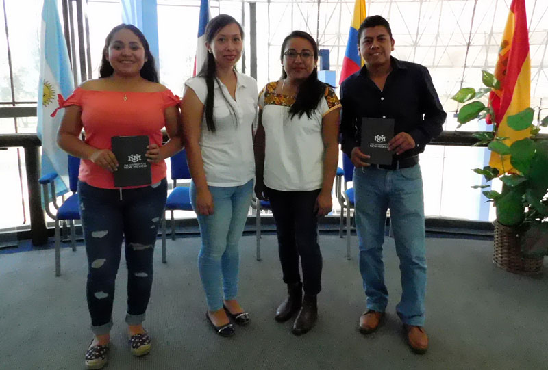 Tres de los universitarios hablan náhuatl y una el otomí. (Cortesía)