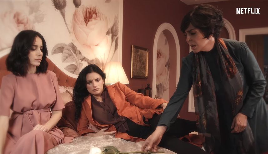 Aislinn Derbez, Cecilia Suárez y Verónica Castro protagonizan el video. (Foto: Captura de pantalla de YouTube)