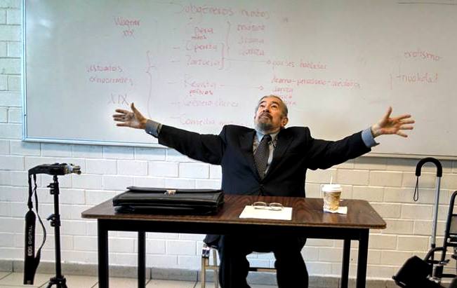 La intensidad de Batis en el aula. (Facebook: Raúl Urbina Cruz)