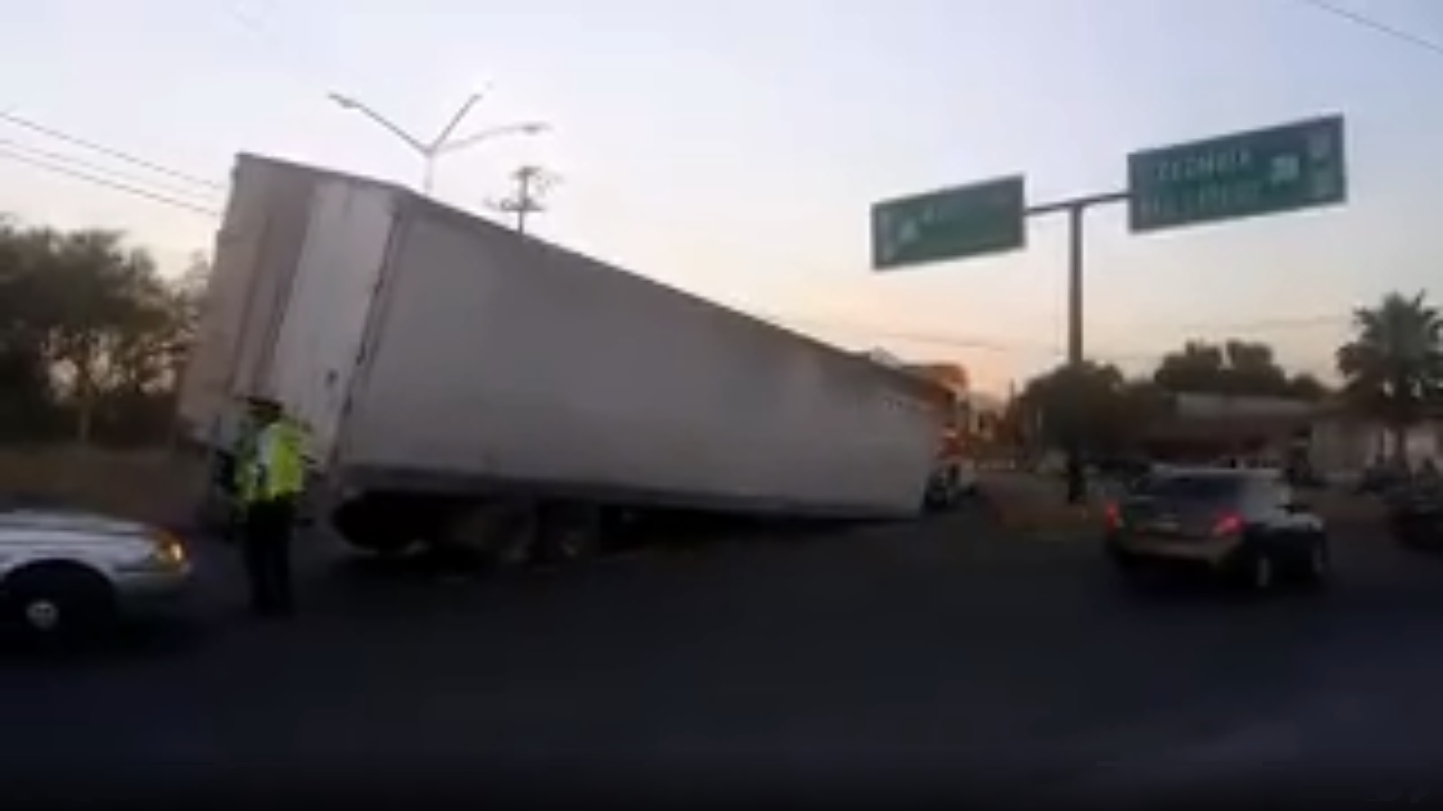La caja quedó justo en la incorporación.