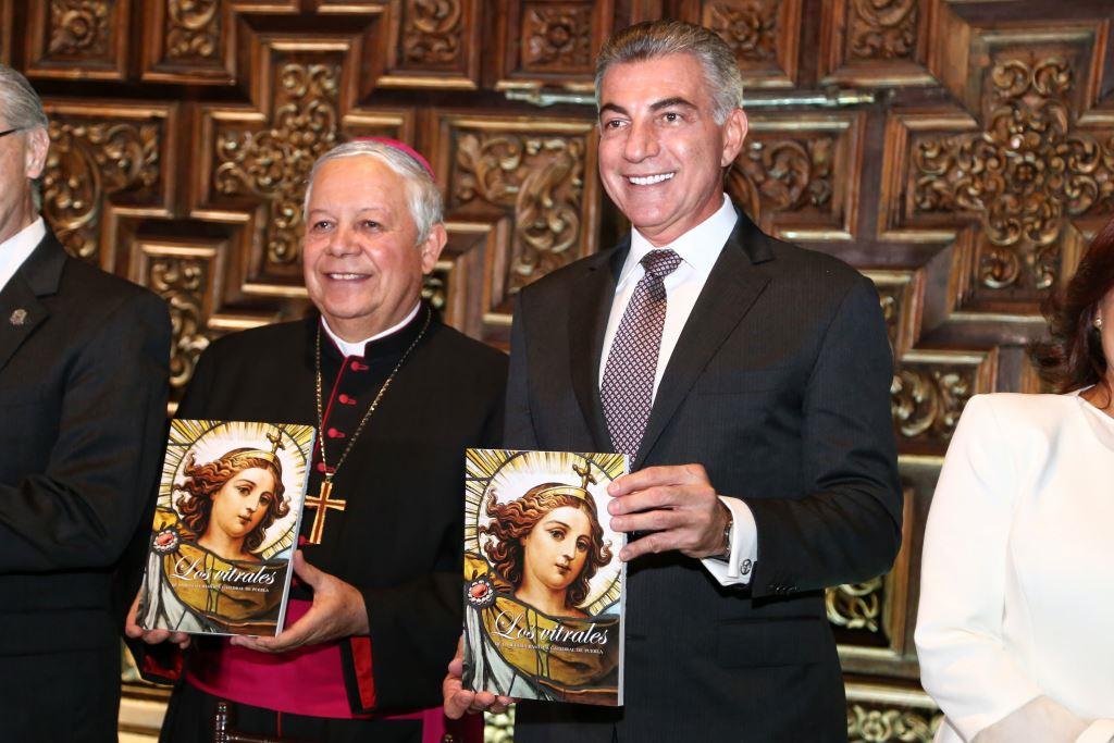 Presentan libro "Los Vitrales de la Iglesia Basílica Catedral de Puebla" (Especial)