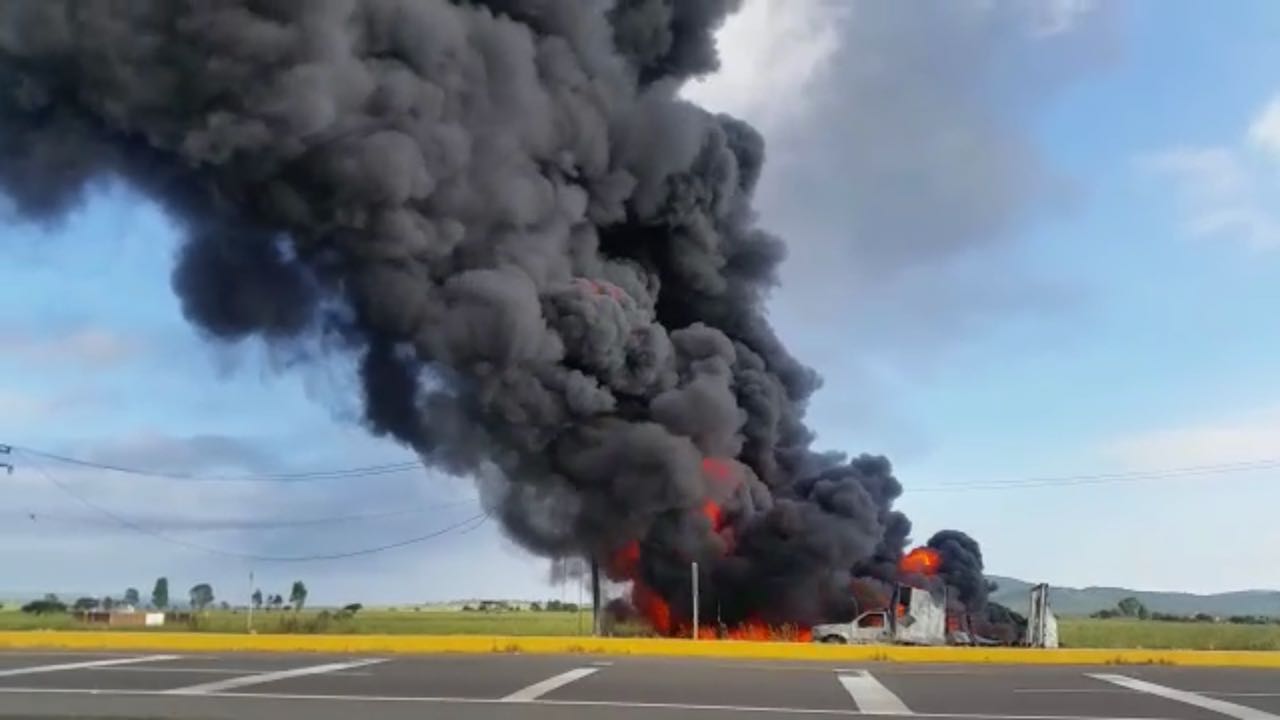 Seguridad Física de Pemex acudió al sitio para laborar en el lugar