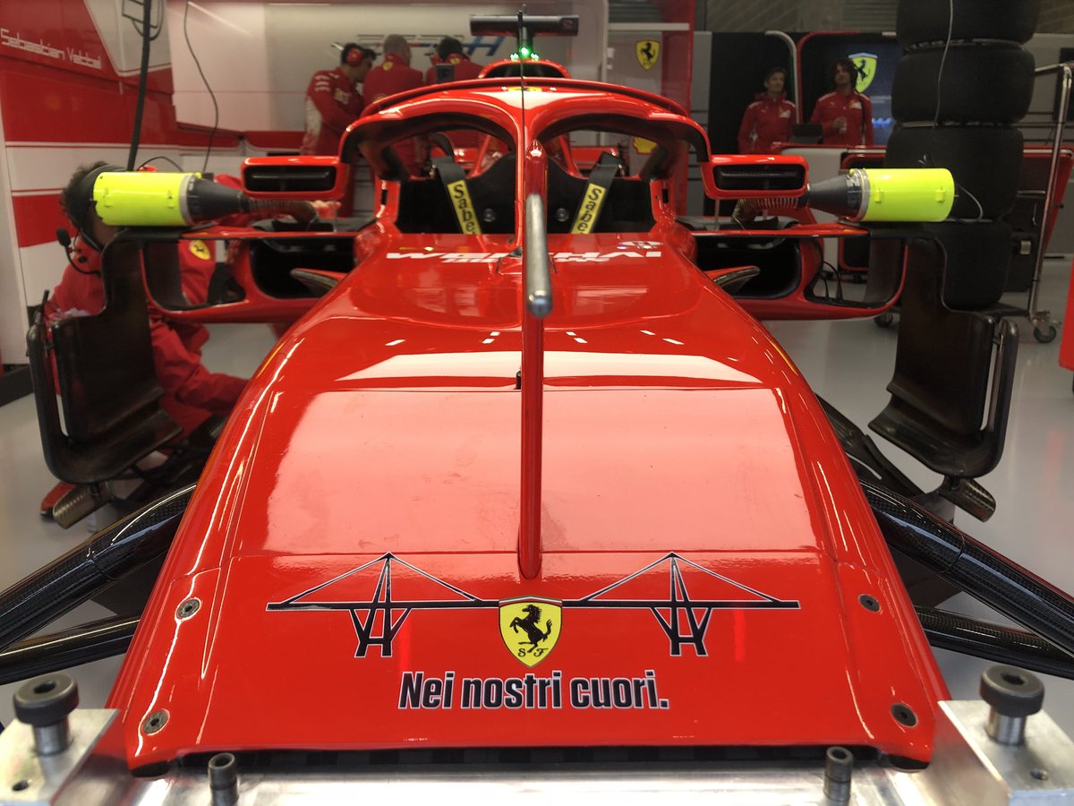 Las monoplazas de la escudería Ferrari utilizaron una imagen estilizada del Puente Morandi de Génova (Twitter @ScuderiaFerrari)