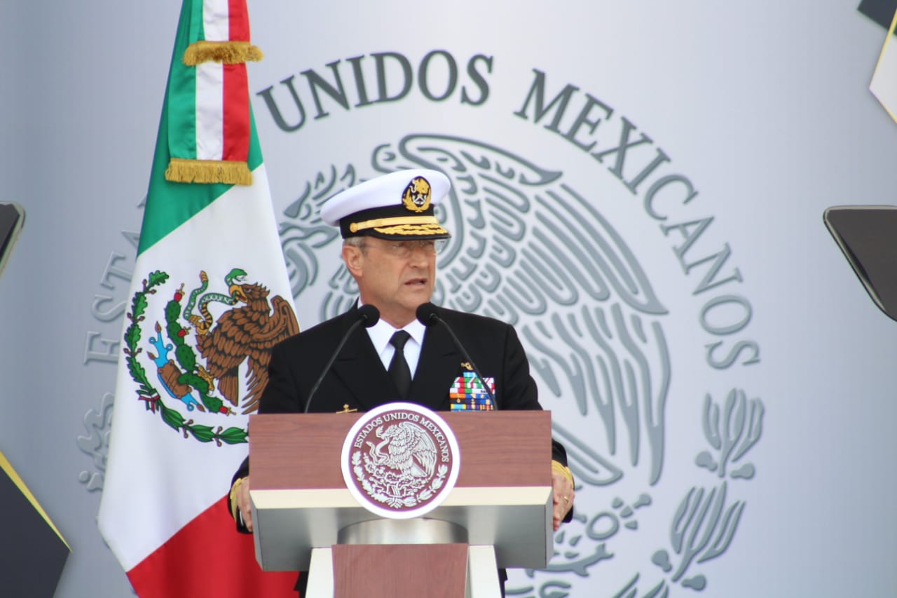 El titular de la Semar, Vidal Soberón, participó en la ceremonia de graduación de médicos navales.