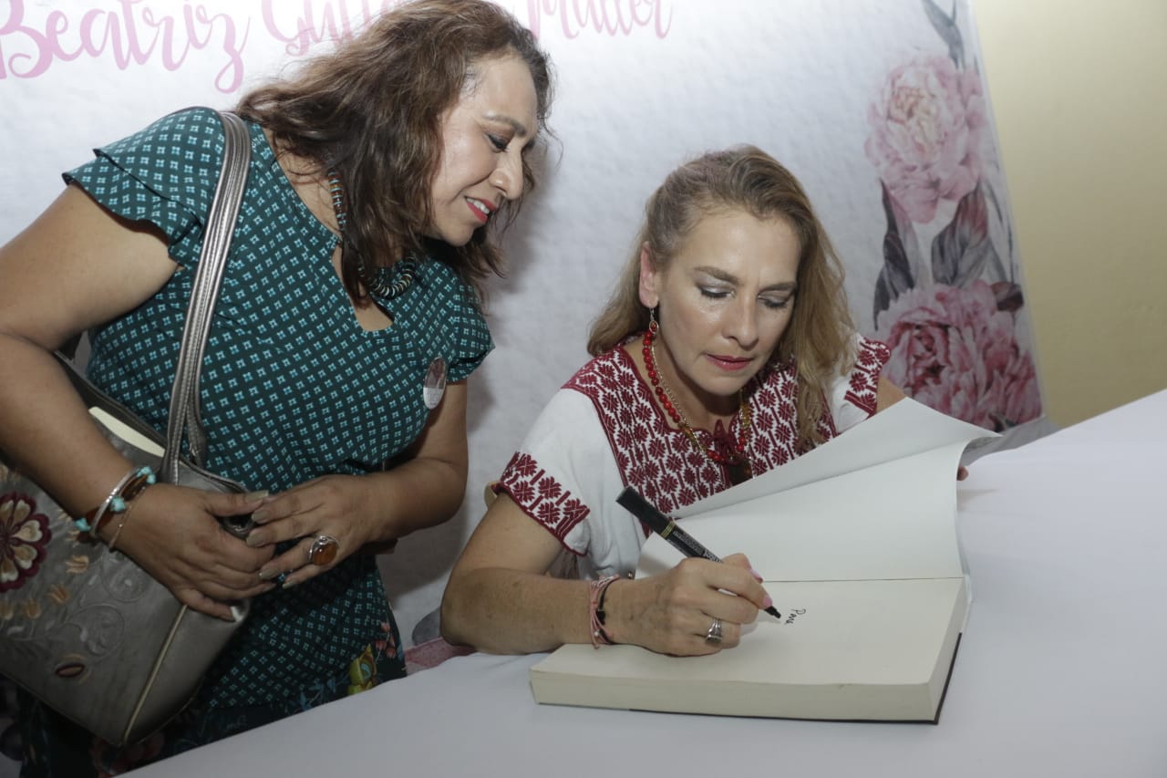 Beatriz Gutiérrez Muller llamó a realizar una biografía del escritor. (Especial)