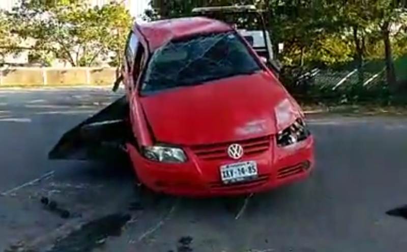 El automóvil siniestrado.