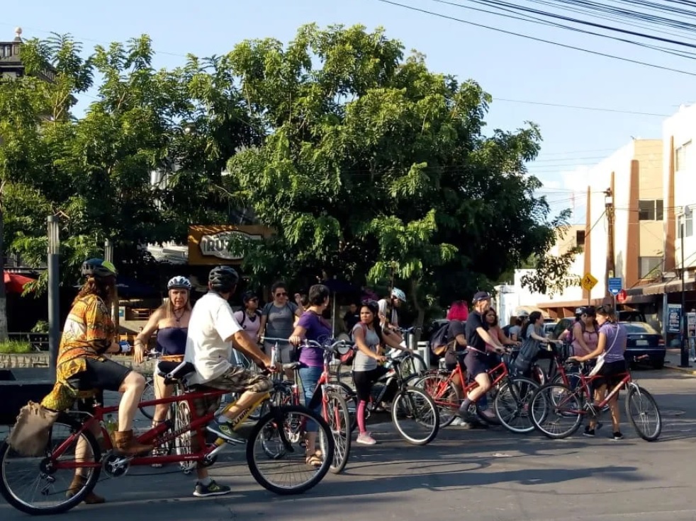 FemiBici cumplió ocho años este sábado, lo festejaron con una rodada por la ciudad. (Cortesía)