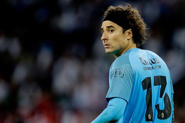 Guillermo Ochoa fue titular en la victoria del Standard Lieja (Twitter @StandardLiejaES)