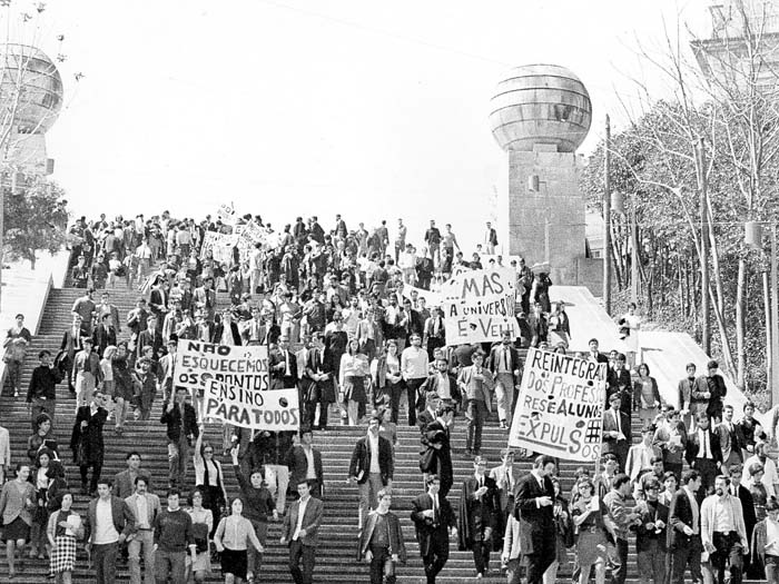 Manifestaciones estudiantiles en Coímbra, Portugal, abril de 1969.