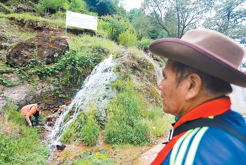Debido a los problemas, los habitantes de ambos municipios sobreviven con agua de lluvia. (Javier Ríos)