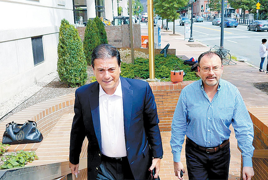 El embajador en EU, Gerónimo Gutiérrez Fernández, y el canciller Luis Videgaray en Washington. (Especial)