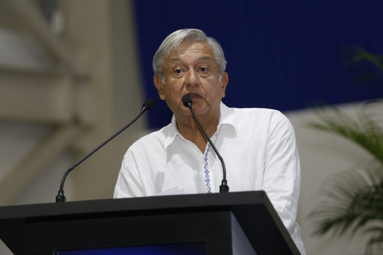 AMLO dijo a los maestros que sus derechos serán respetados. (Héctor Tellez)