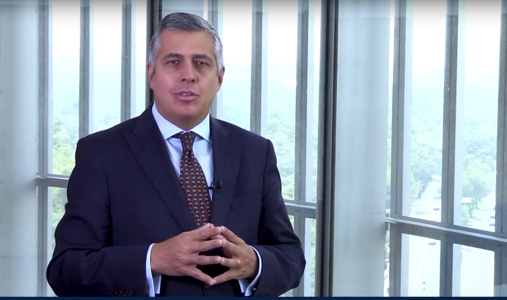 El economista en jefe de BBVA Bancomer, Carlos Serrano Herrera. (Foto: captura pantalla)