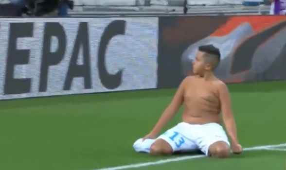 Niño del Olympique de Marsella celebró como los grandes (Especial)