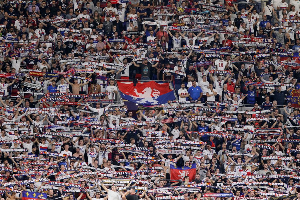 El Olympique de Lyon recibió una multa de la UEFA (Reuters)