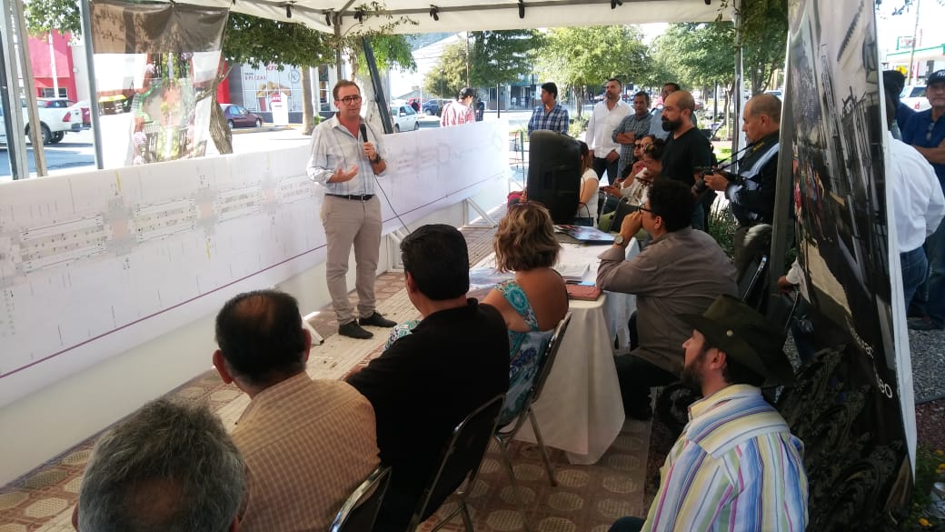 Los asistentes criticaron la falta del director de Obras Públicas, Tomás Galván. (Luis Alberto López)