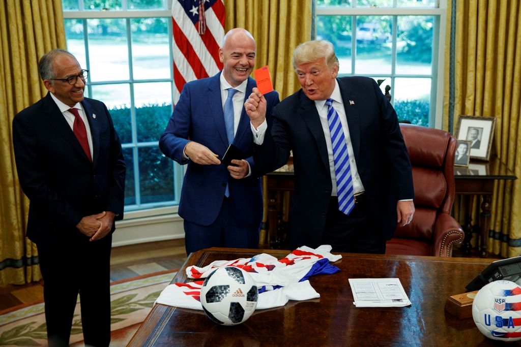 Donald Trump recibió a Infantino en la Casa Blanca (AP)