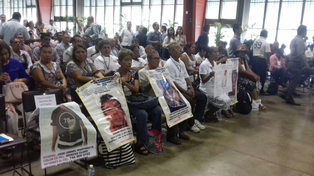 Los familiares de la victimas en el ‘Foro Escucha Acapulco’ (Javier Trujillo)