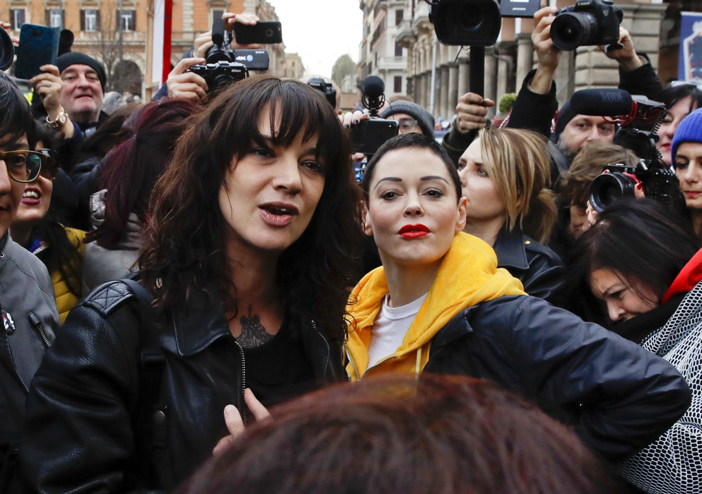 Rose McGowan dijo que es triste perder una amistad, tras darse a conocer las acusaciones de abuso sexual contra Asia Argento (AP).