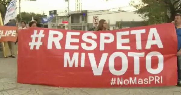 Simpatizantes portaron carteles con el lema "Respeta mi voto". (Foto: Especial)