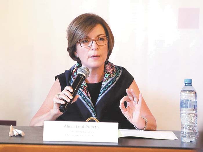Alicia Leal, de Alternativas Pacíficas, asistió a la presentación.