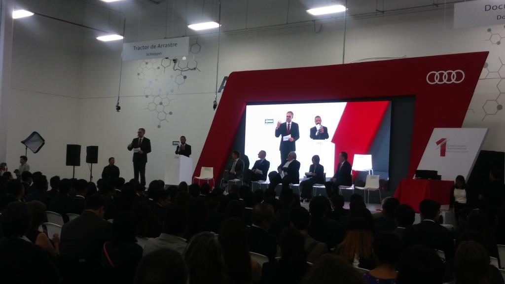 Destacaron la importancia de acercar a los jóvenes con la industria automotriz moderna. (Jesús Zavala)